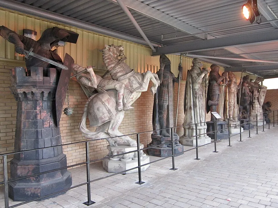 Las piezas gigantes del ajedrez mágico, uno de los sets originales del Warner Bros Studio Tour London